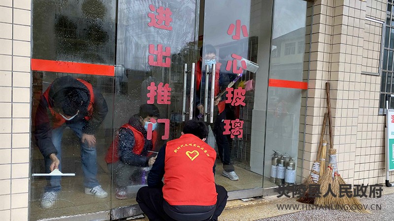 霞阳镇:三月学雷锋,情暖敬老院
