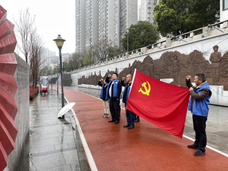 芦淞区:学雷锋 见行动 护河湖