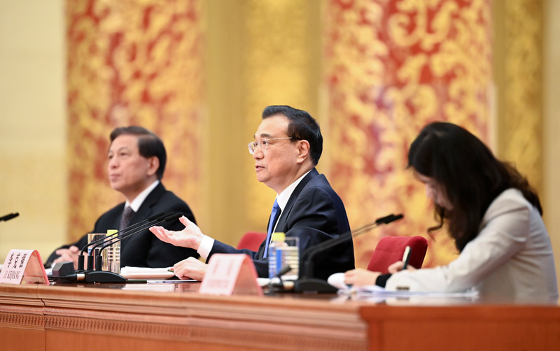李克强总理出席记者会并回答中外记者提问