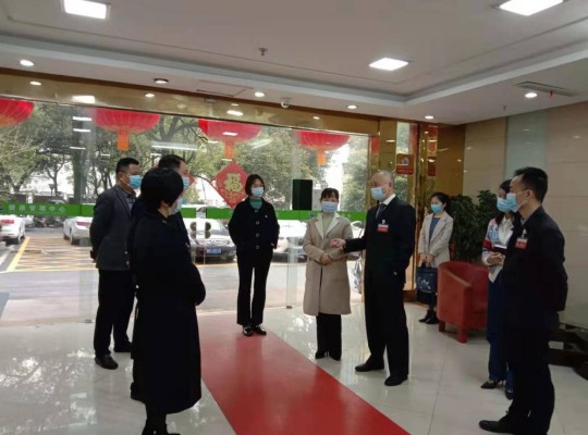 区领导督查新冠疫苗接种场地布置情况
