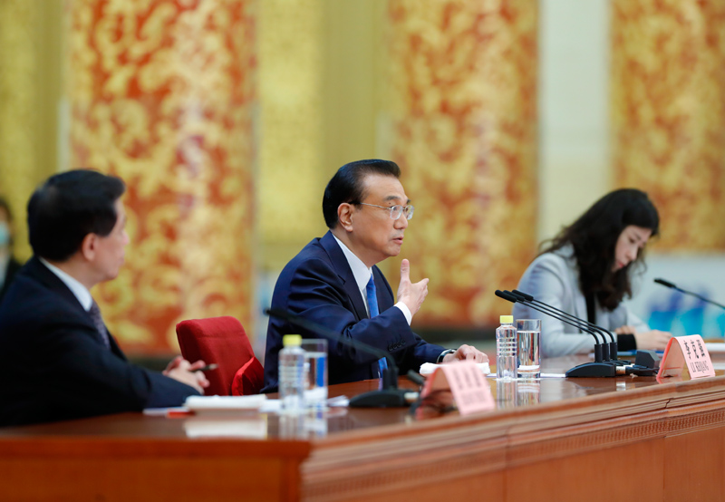 李克强总理出席记者会并回答中外记者提问