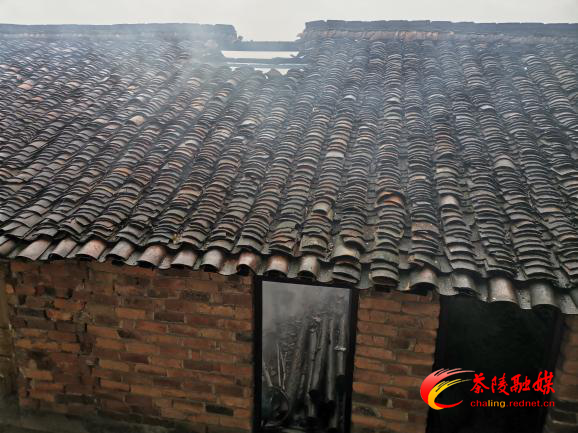 老房子突发火灾 茶陵消防火速救援