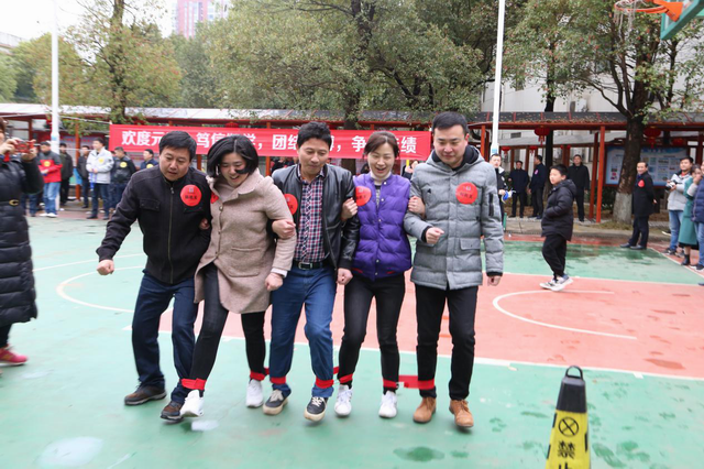 学党史践初心  悟思想聚合力