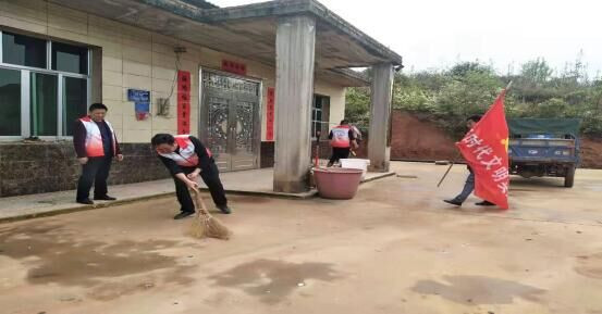 县医疗保障局帮助驻点村建设美丽家园