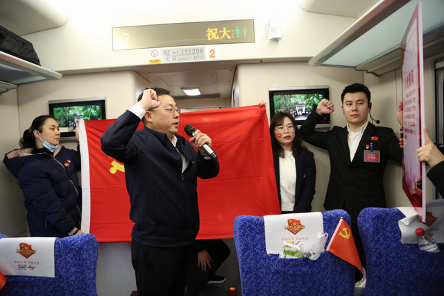 “湘赣边红色专列”首发 株洲推出党史学习“车厢课堂”