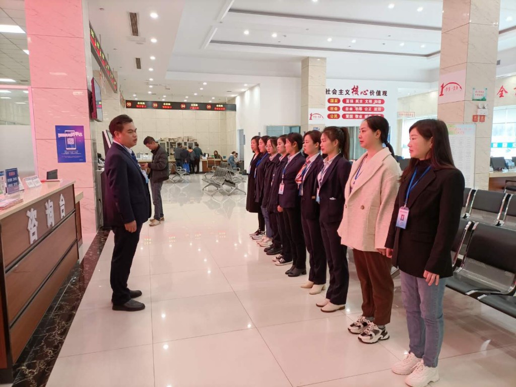 政务大厅各入驻单位开启“晨会”模式