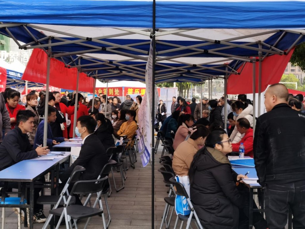 枫溪街道开展2021年“春风行动”就业招聘会