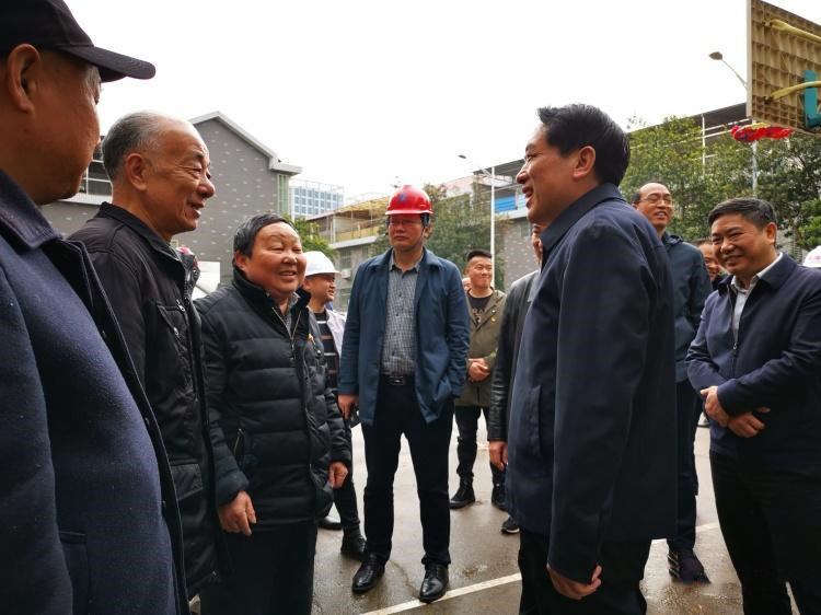 县委书记康月林调研重点项目建设 强调：加快项目建设进度 助推高质量发展