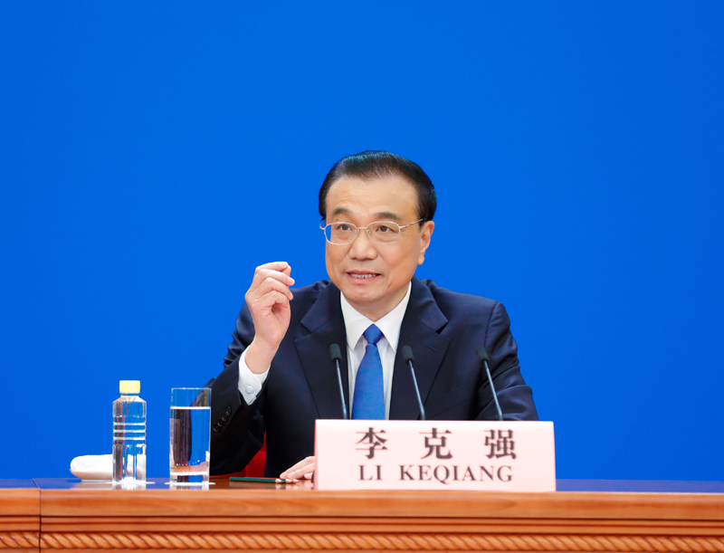 李克强总理出席记者会并回答中外记者提问