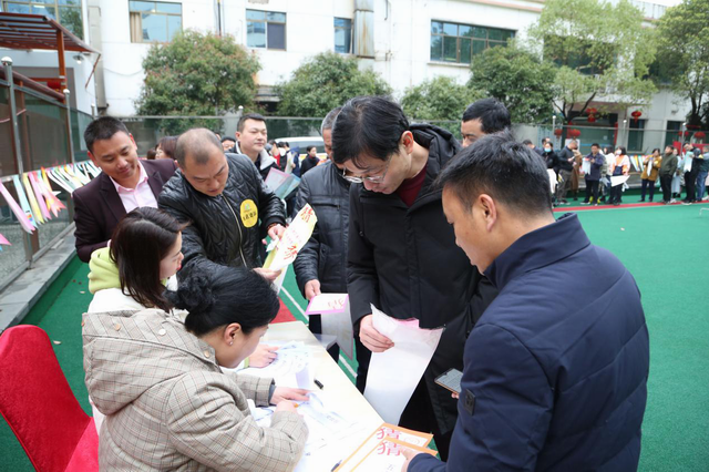 学党史践初心  悟思想聚合力