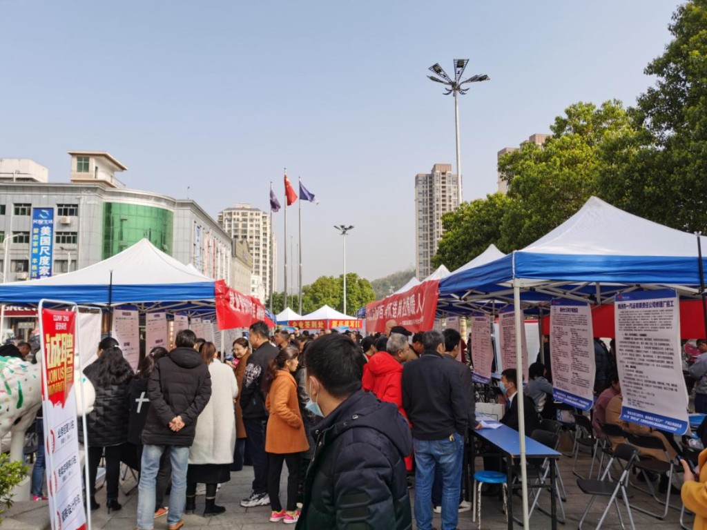 枫溪街道开展2021年“春风行动”就业招聘会