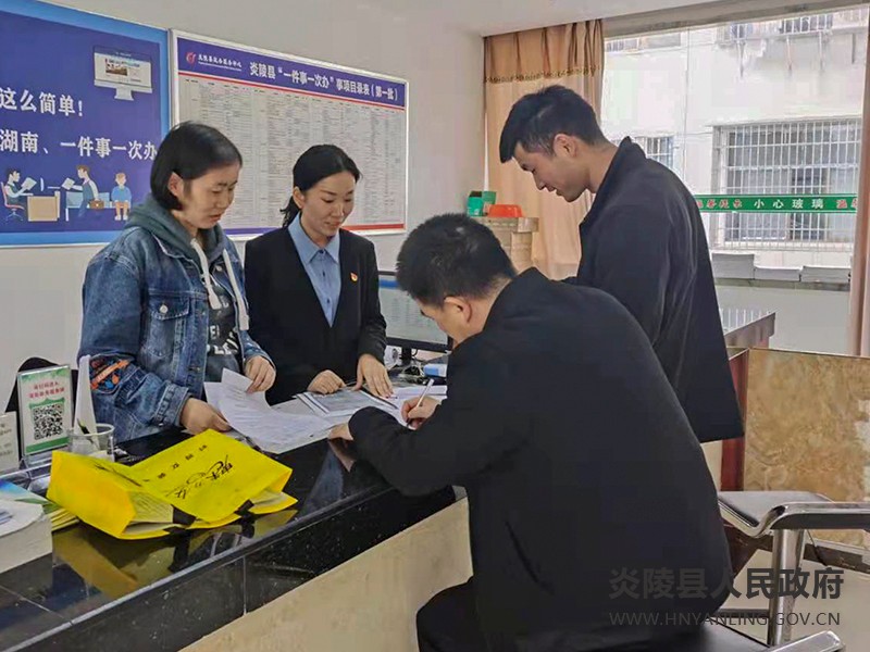县优化营商中心：深入窗口"走流程" 我为群众办实事