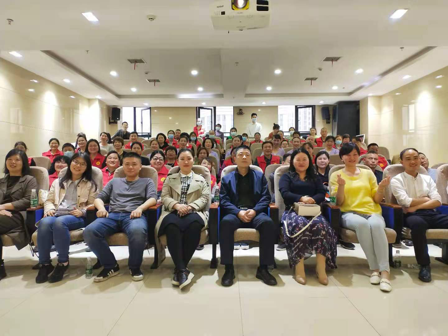 桂花街道召开优秀志愿者表彰大会