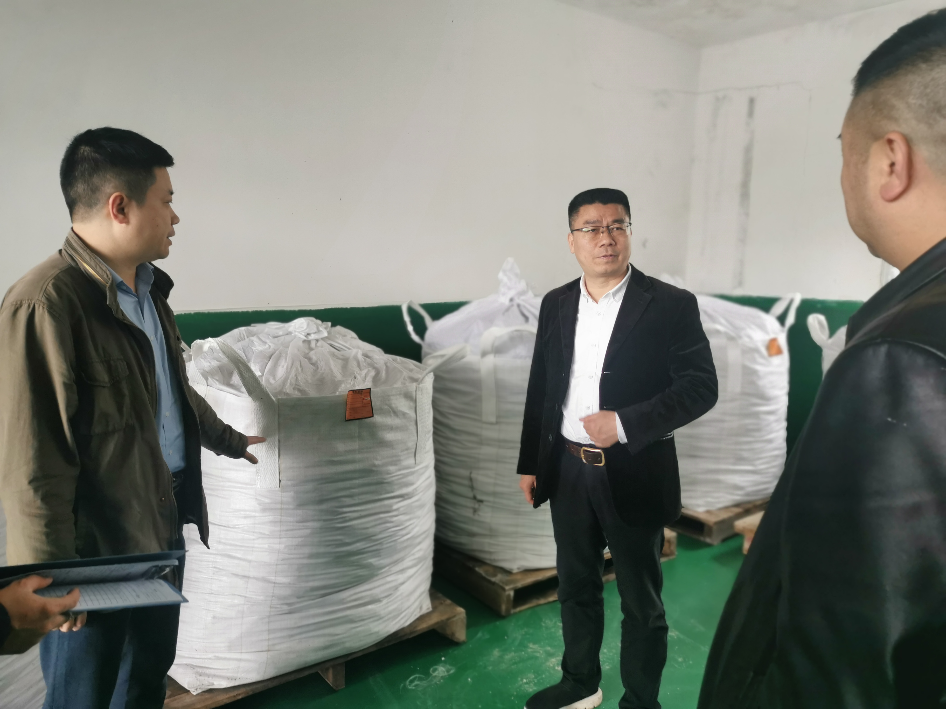 为干部鼓劲，为工作加油
