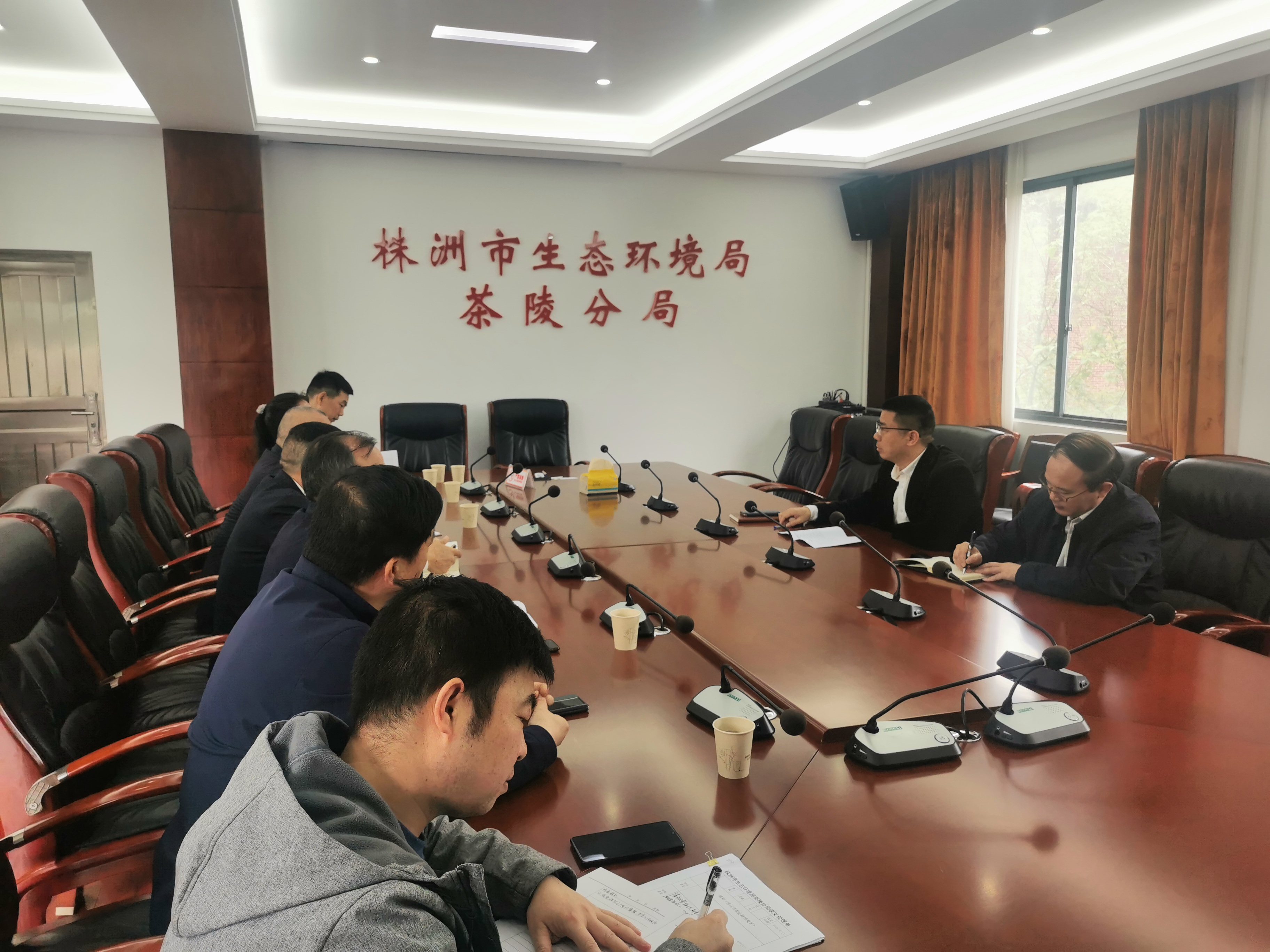 为干部鼓劲，为工作加油