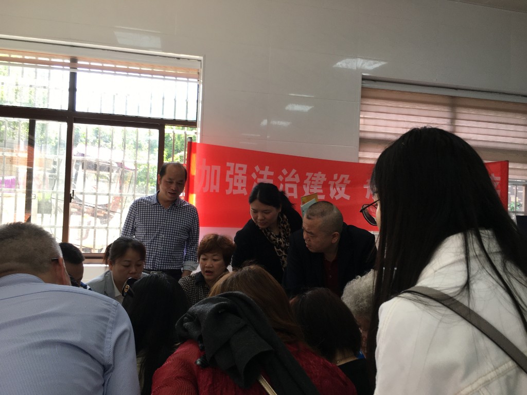 我局开展“法规信访进基层”宣传活动
