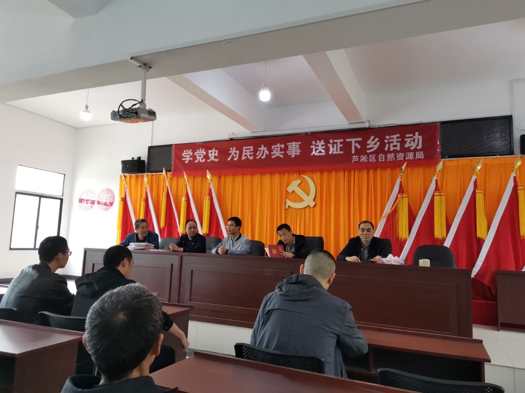送证下乡“暖”民心