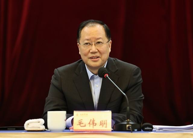 毛伟明出席全省民营企业家座谈会：明晰定位 找准方向 在实施“三高四新”战略中争创新业绩