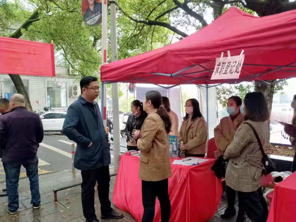 宋家桥街道举办“点亮万家灯火”专场招聘会
