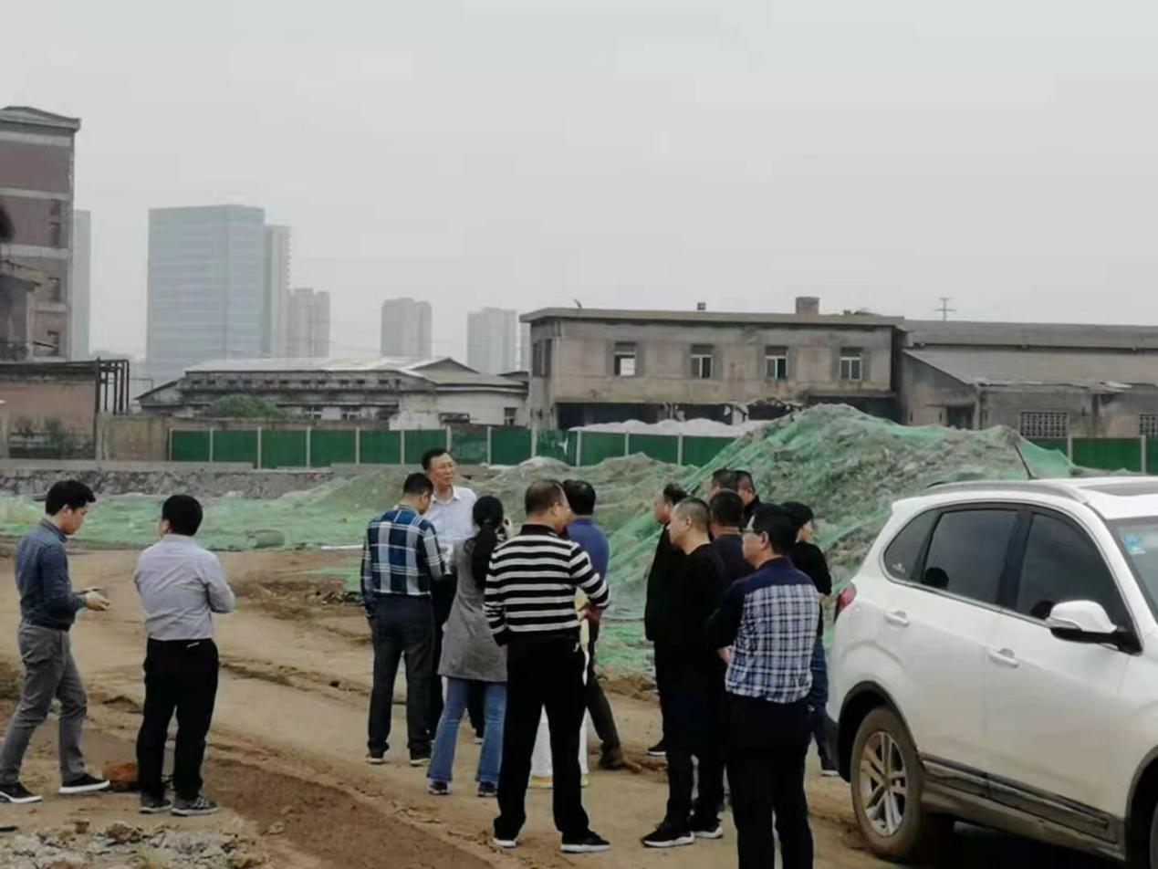 石峰区委书记张建勇对中央环保督查的信访交办件和重点难点的环保问题进行现场督导