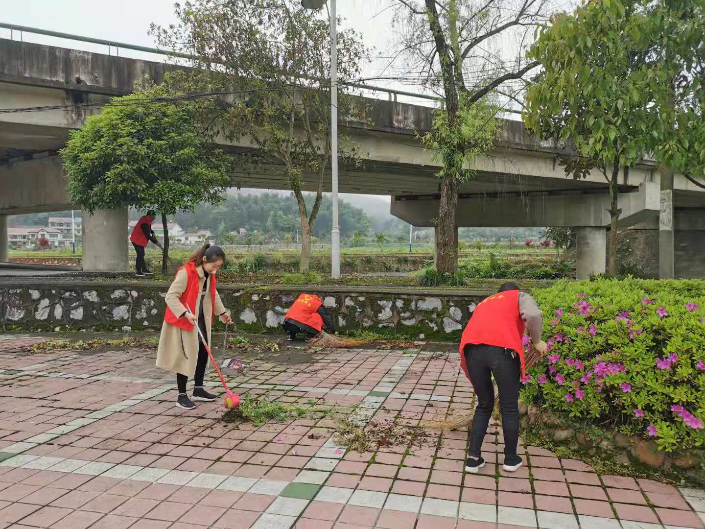 【攸县党旗下的新时代文明实践：我为群众办实事】鸾山镇：绿色环保入我心 垃圾分类践于行