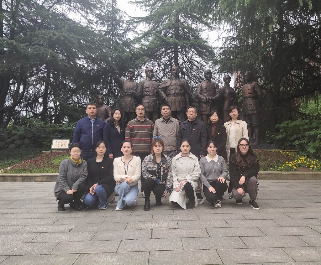 株洲市自然资源和规划局机关二支部举行“学党史 祭英烈”活动