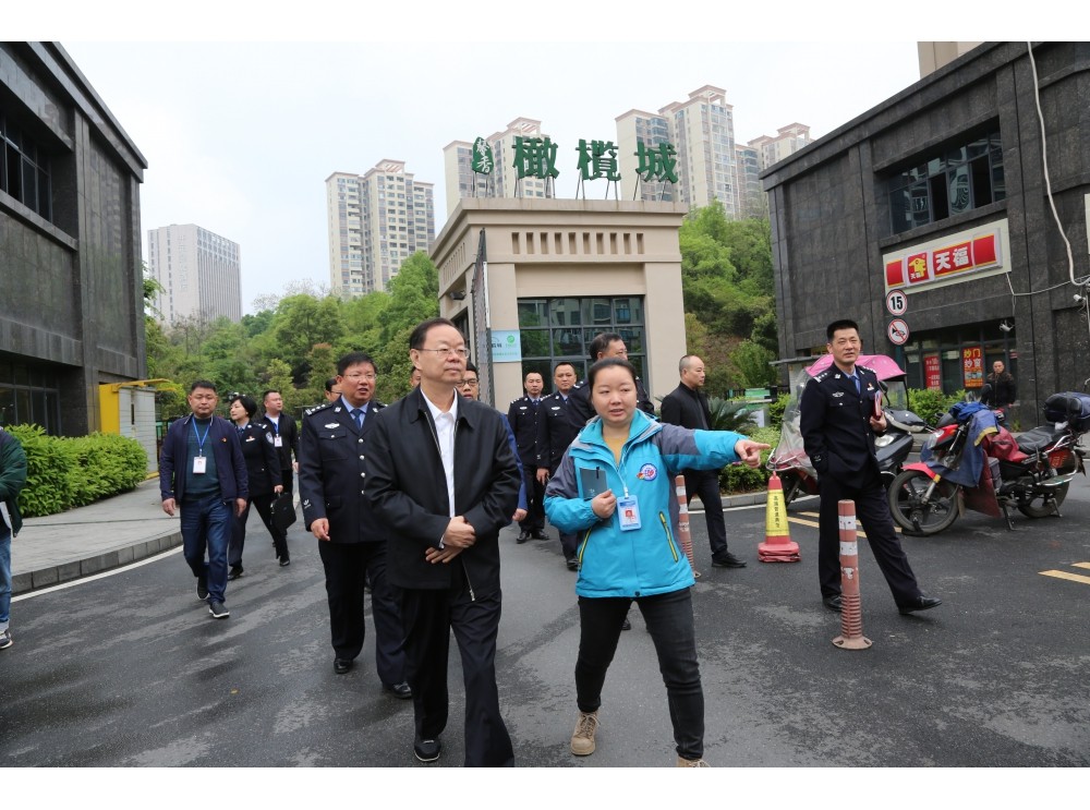 李晓葵同志赴天元区东湖社区开展“警民同心、网格走亲”我为群众办实事活动