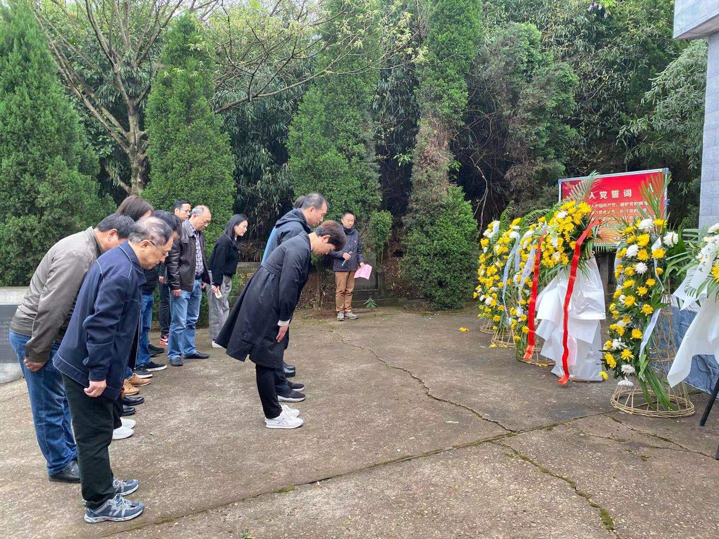 党史学习教育 | 祭奠革命先烈 传承红色基因