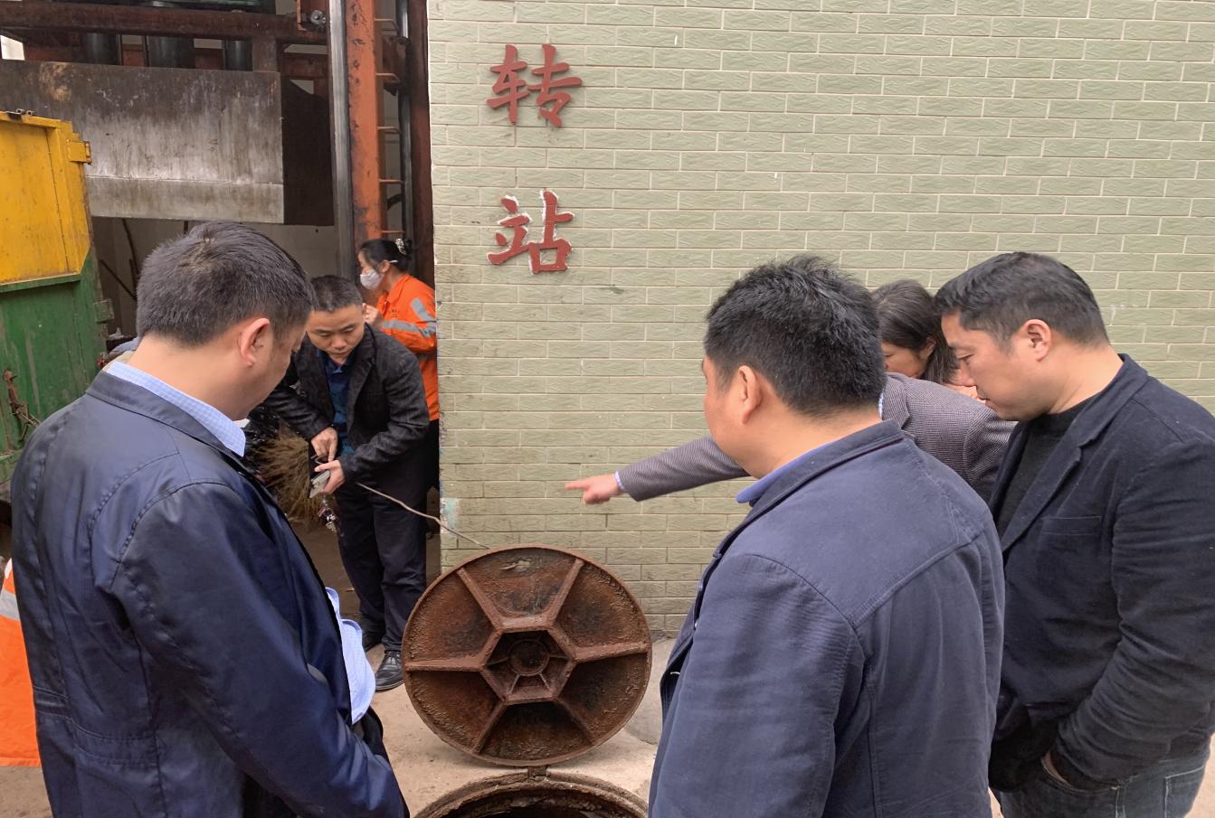 株洲市石峰区副区长彭梁现场对城管领域突出生态环境问题整改"回头看"