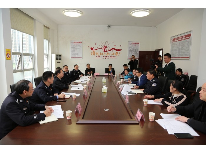 李晓葵同志赴天元区东湖社区开展“警民同心、网格走亲”我为群众办实事活动
