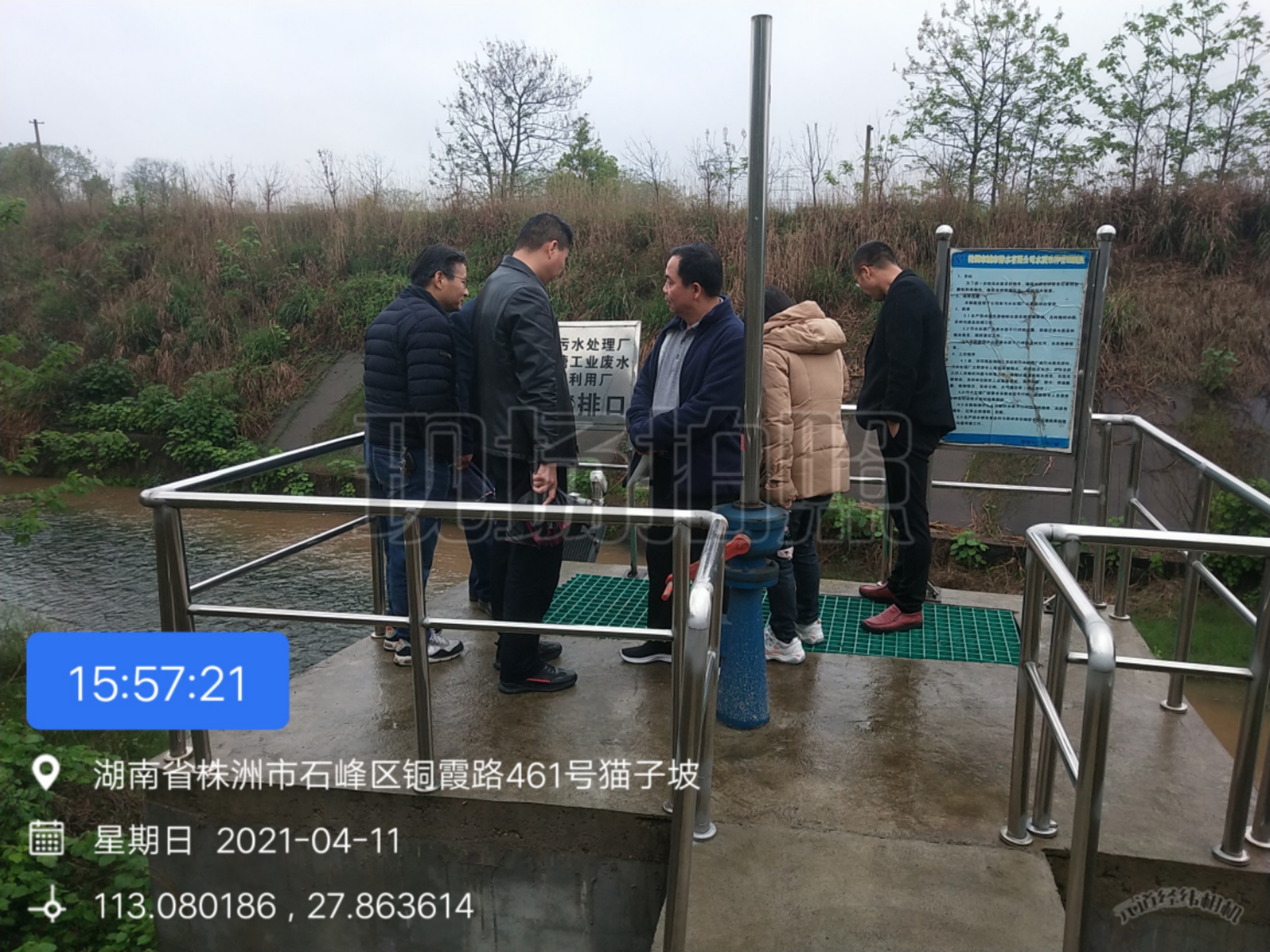 市政府副秘书长周南洋对霞湾港水体治理情况进行巡河督查