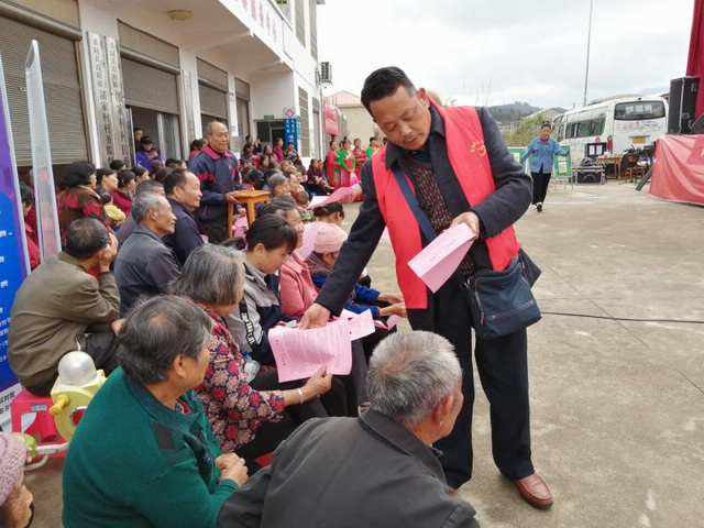 炎陵霞阳镇扎实开展铁路沿线安全环境整治和安全知识教育宣传活动