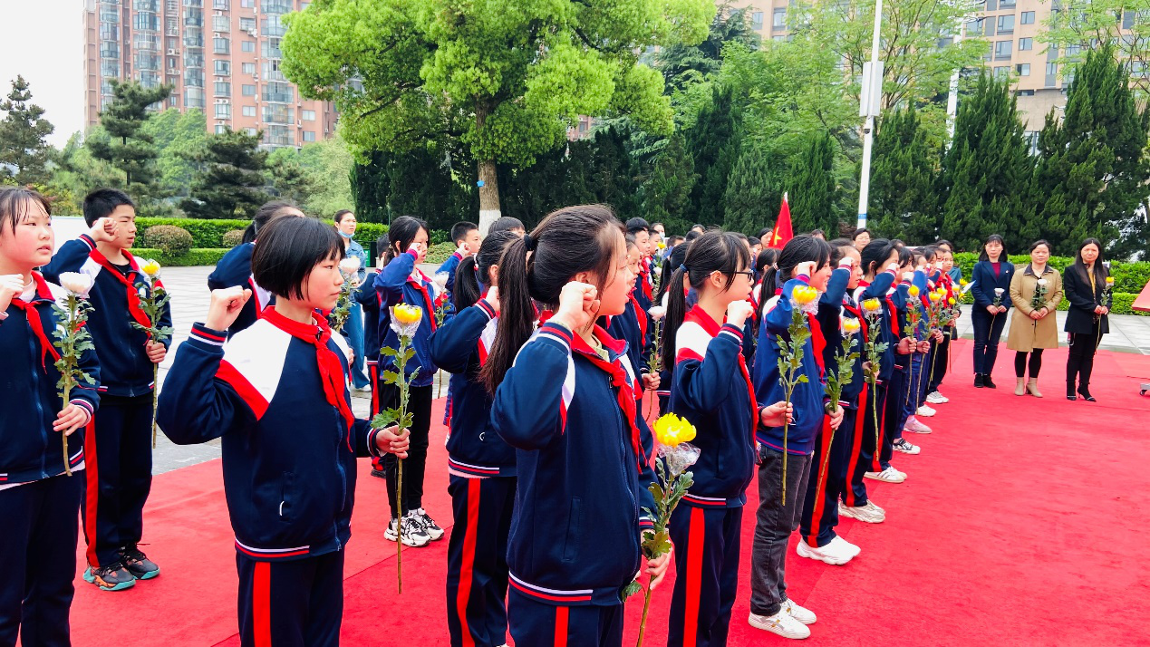 株洲市天元区滨江小学 ——“缅怀革命先烈 传承红色基因”清明祭英烈