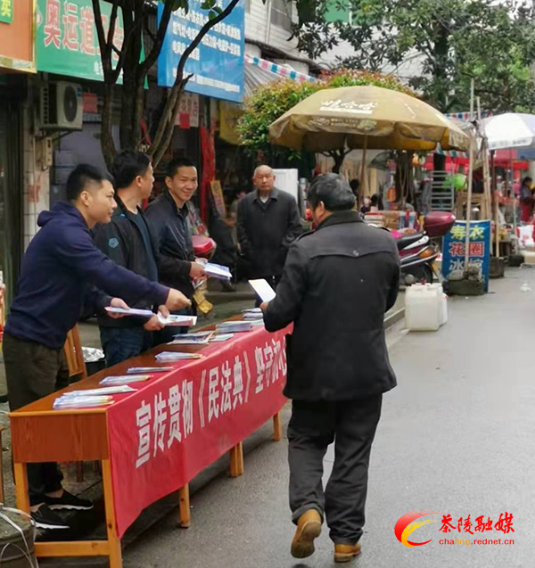 【我为群众办实事】腰潞司法所开展法治宣传和法律咨询活动