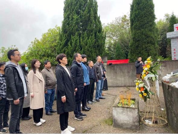 区审计局党史学习教育之： 清明节 祭奠革命先烈 传承红色基因