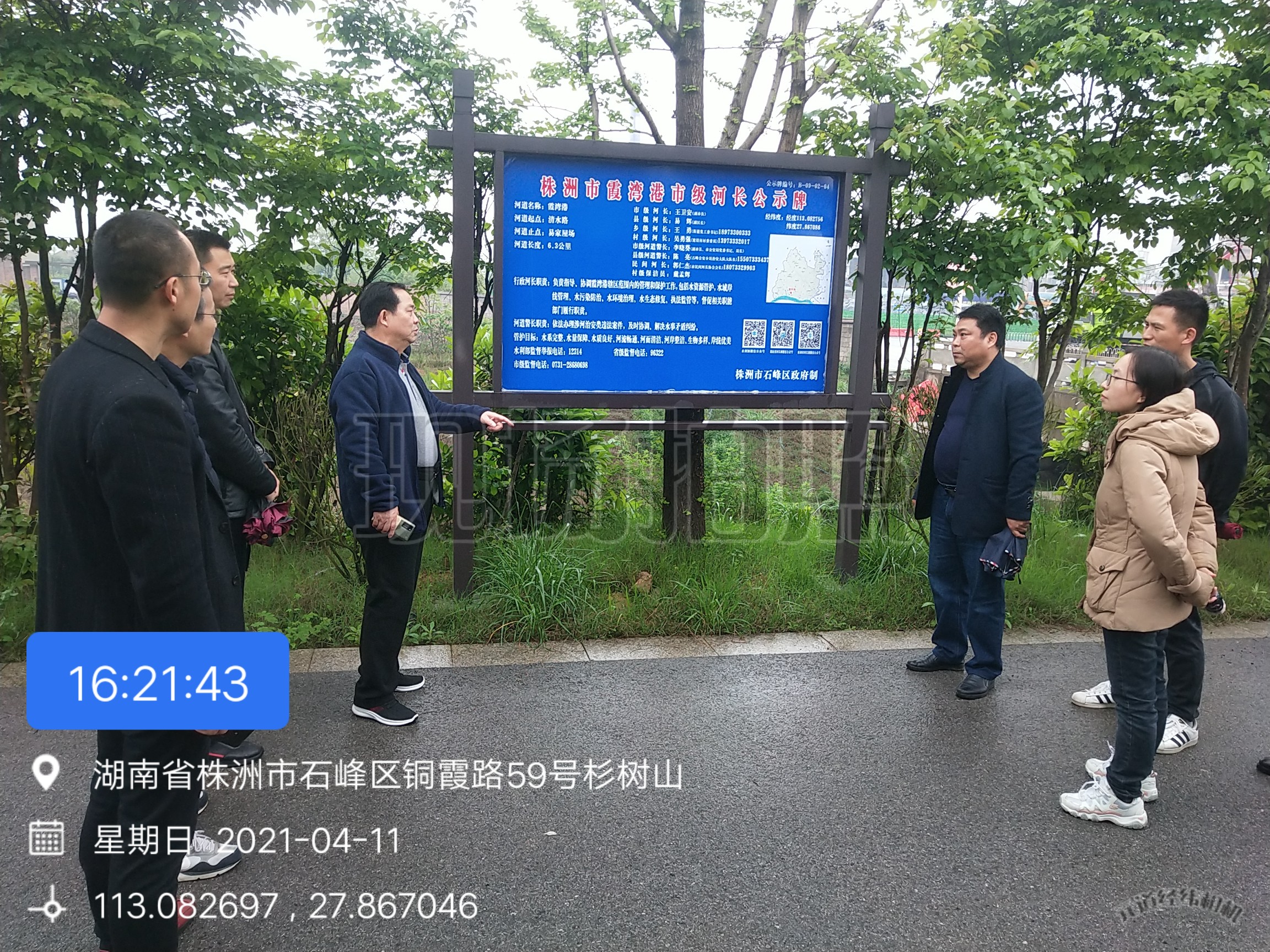 市政府副秘书长周南洋对霞湾港水体治理情况进行巡河督查