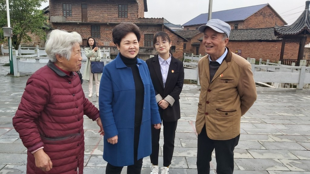 省委组织部副部长、省委老干部局局长龚健一行来攸调研离退休干部工作