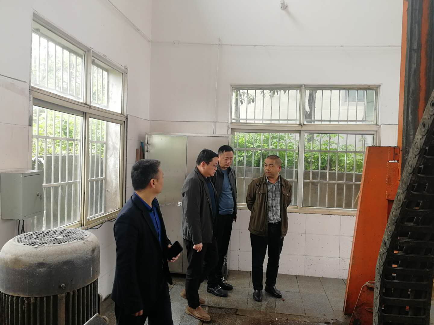 石峰区副区长彭梁对城管领域突出生态环境问题整改"回头看"