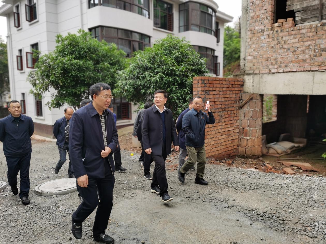 问题不解决，督查不下线；群众不满意，整改不收兵