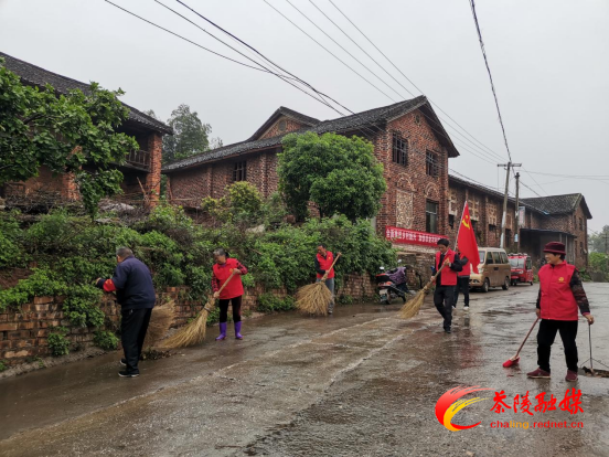 下东街道：线上学习“治理经” 线下为民办实事