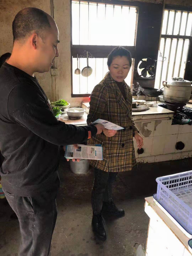 炎陵霞阳镇扎实开展铁路沿线安全环境整治和安全知识教育宣传活动