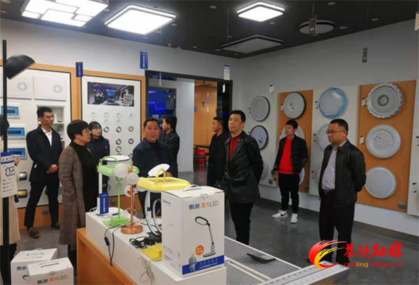 市工信局来茶调研小巨人企业及中小企业服务平台运行情况