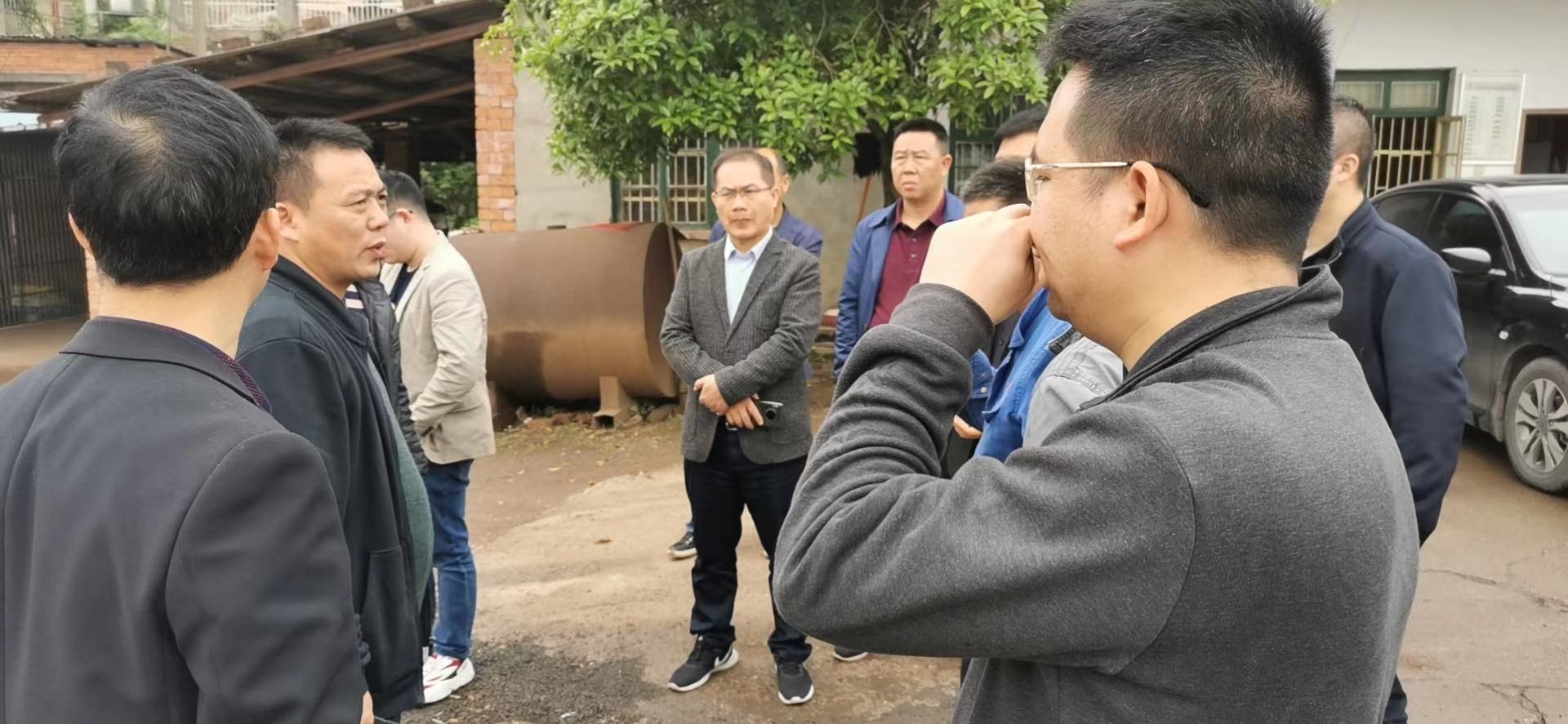 市政府调研员梁德才带队现场督查荷塘区砖厂关闭推出工作情况