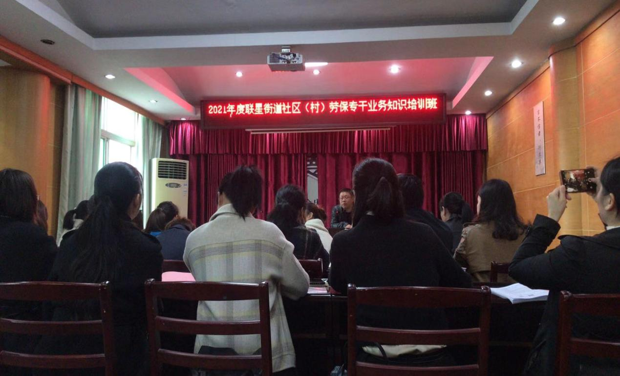 学党史 办实事 县医保局政策宣讲和帮办代办进社区