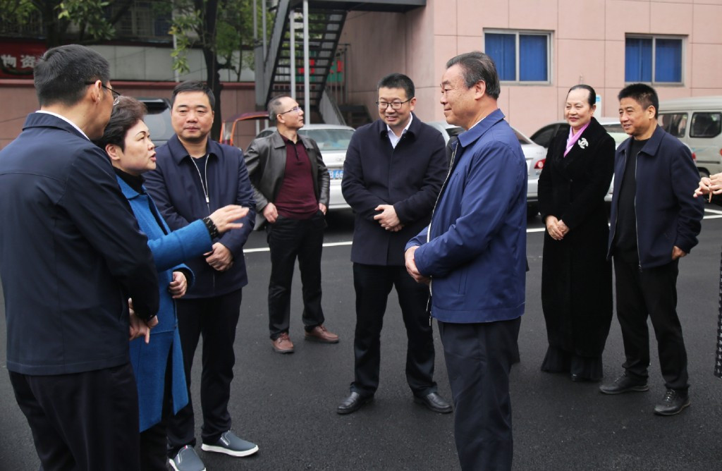 省委组织部副部长、省委老干部局局长龚健一行来攸调研离退休干部工作