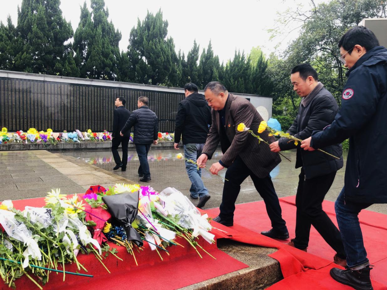 株洲市生态环境局荷塘分局开展"学党史、缅先烈、忆初心"清明主题活动