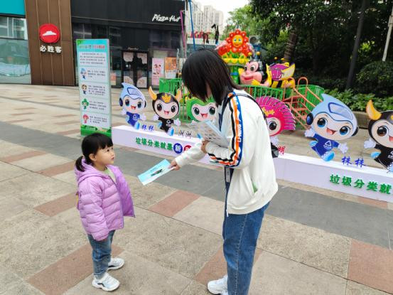 爱国卫生月：天元城管开展“垃圾分类” 宣传活动