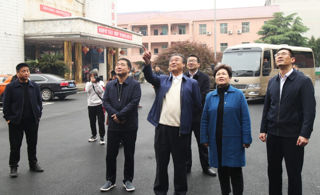 省委组织部副部长、省委老干部局局长龚健一行来攸调研离退休干部工作