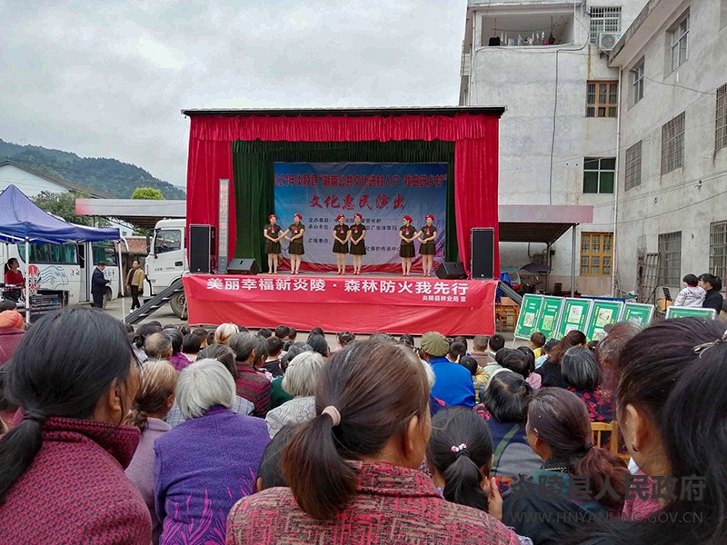 霞阳镇：文化惠民进霞阳，送戏下乡乐开怀