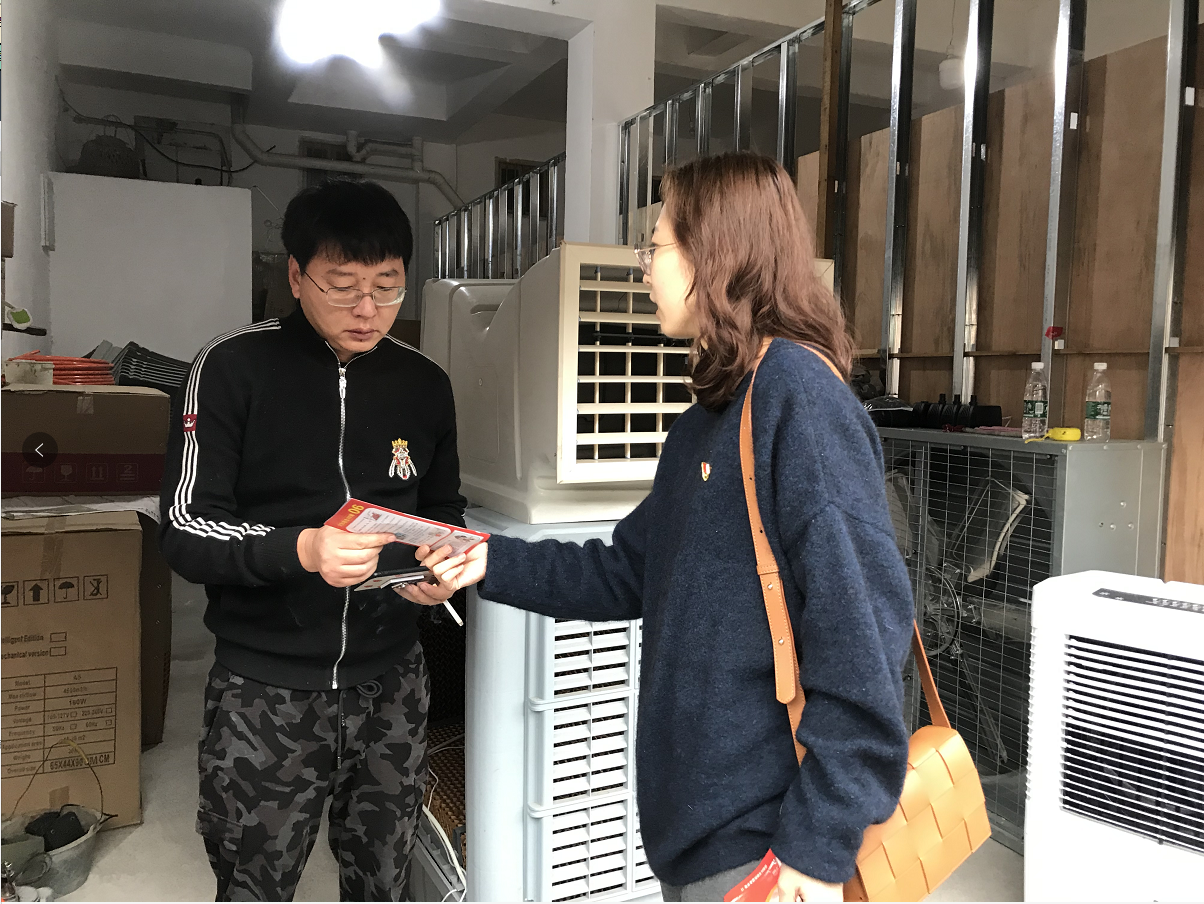 荷塘区市场服务中心党支部开展在职党员进社区活动
